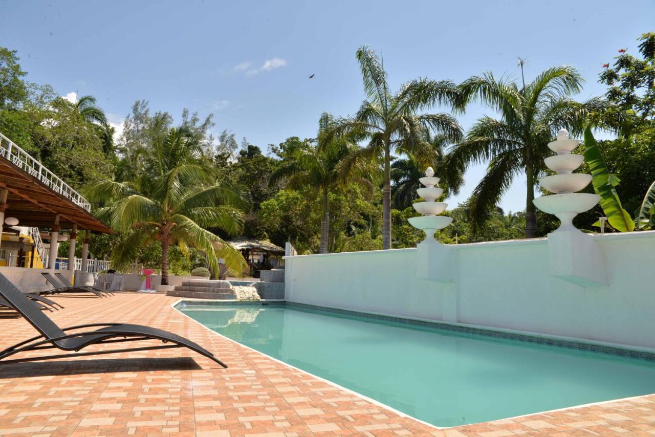 Chateau Margarita Ja Montego Bay Exterior photo