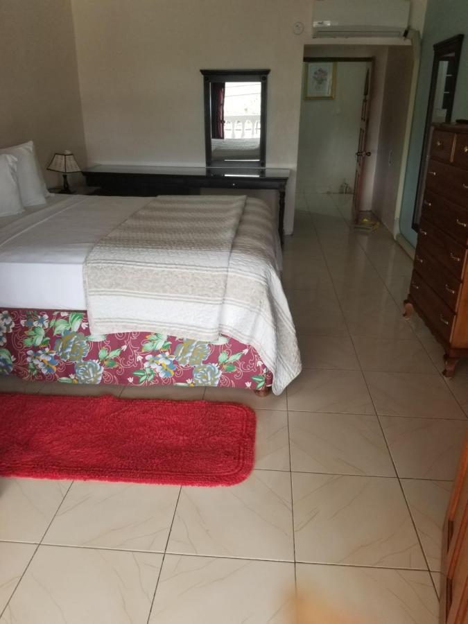 Chateau Margarita Ja Montego Bay Exterior photo
