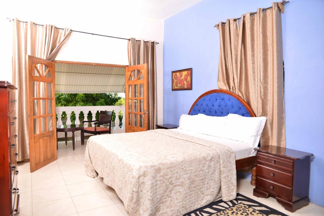 Chateau Margarita Ja Montego Bay Exterior photo