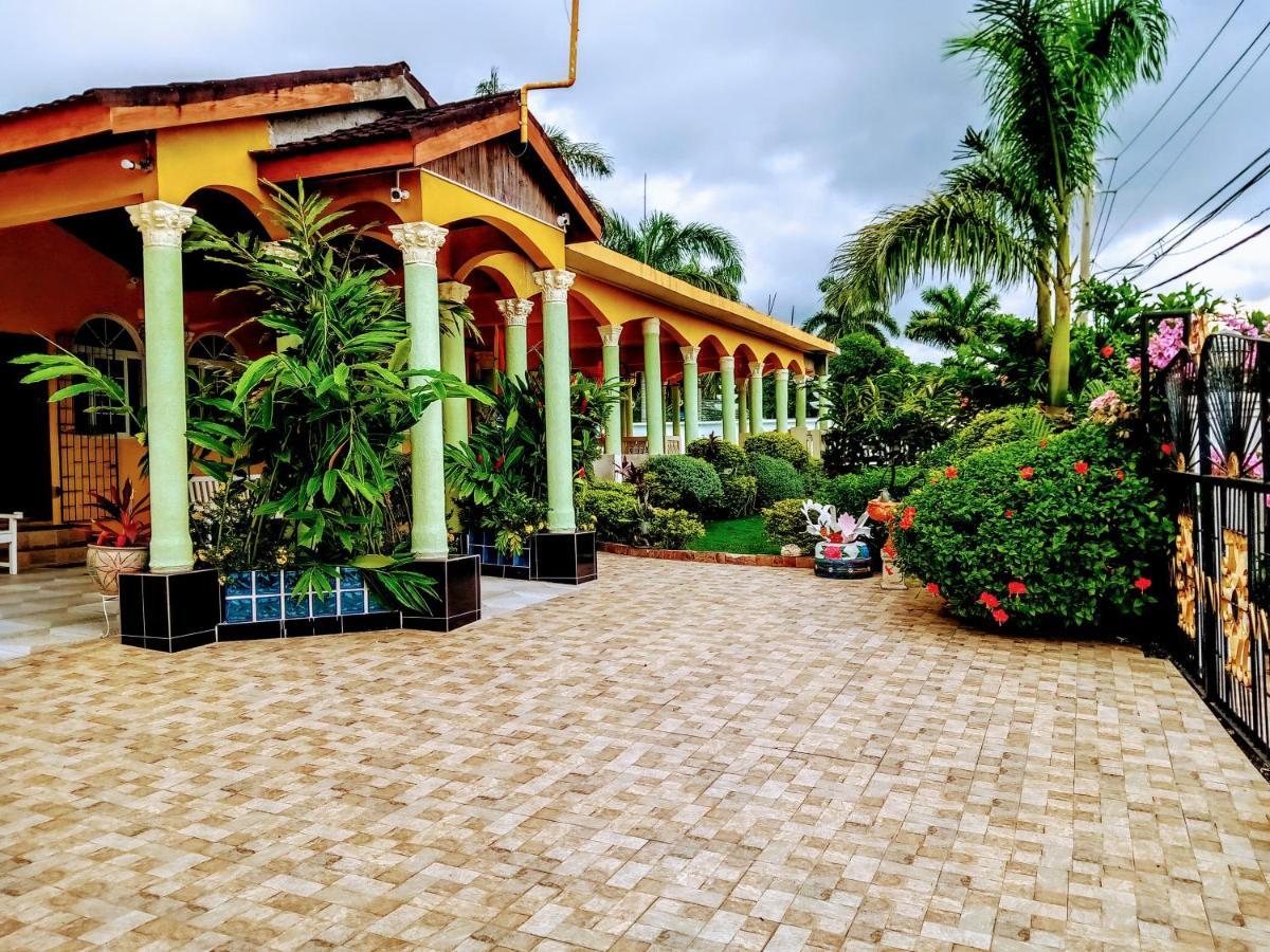 Chateau Margarita Ja Montego Bay Exterior photo
